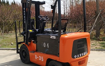 電動(dòng)叉車.jpg 電動(dòng)叉車.jpg